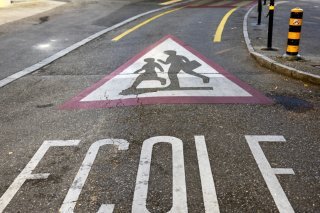 Les élus français haussent le ton suite à la décision de ne plus scolariser les élèves frontaliers dans le canton (image d'illustration). KEYSTONE/SALVATORE DI NOLFI
